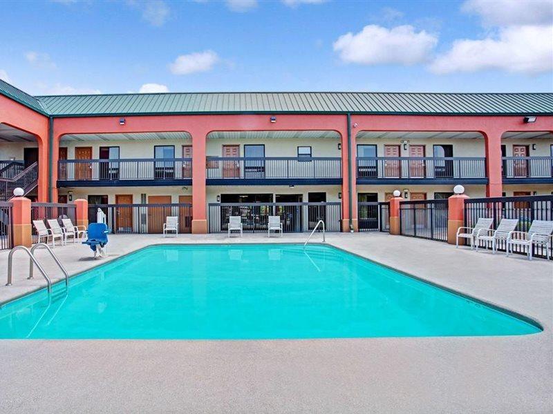 Super 8 By Wyndham Knoxville East Экстерьер фото