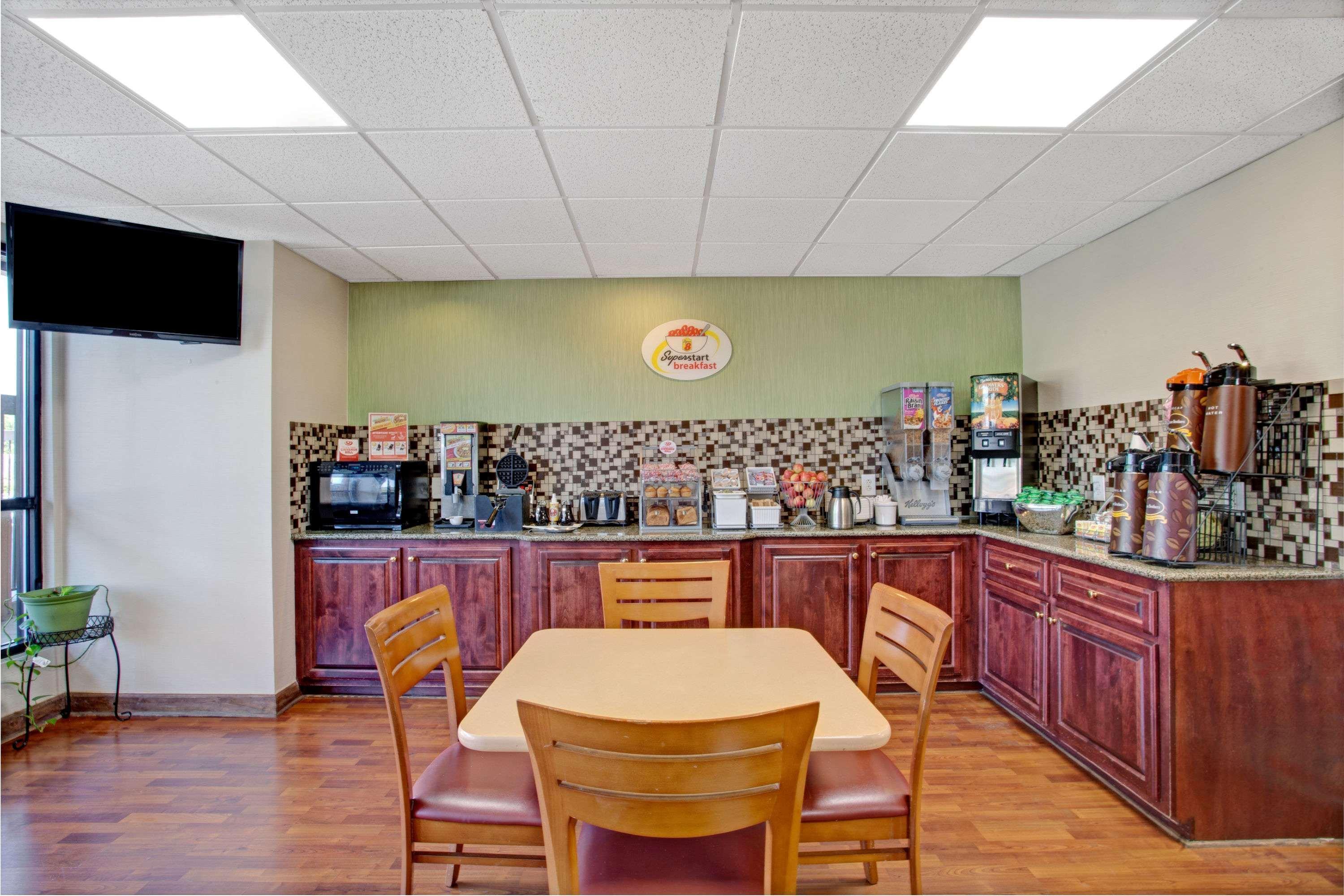 Super 8 By Wyndham Knoxville East Экстерьер фото